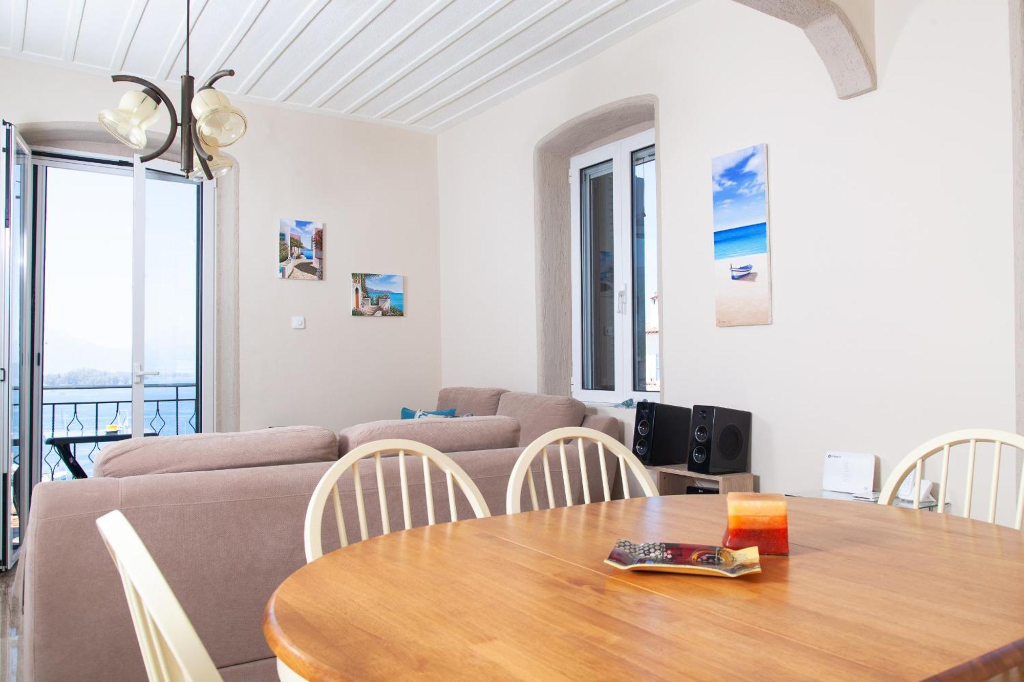 Villa @ Poros Poros Town Luaran gambar