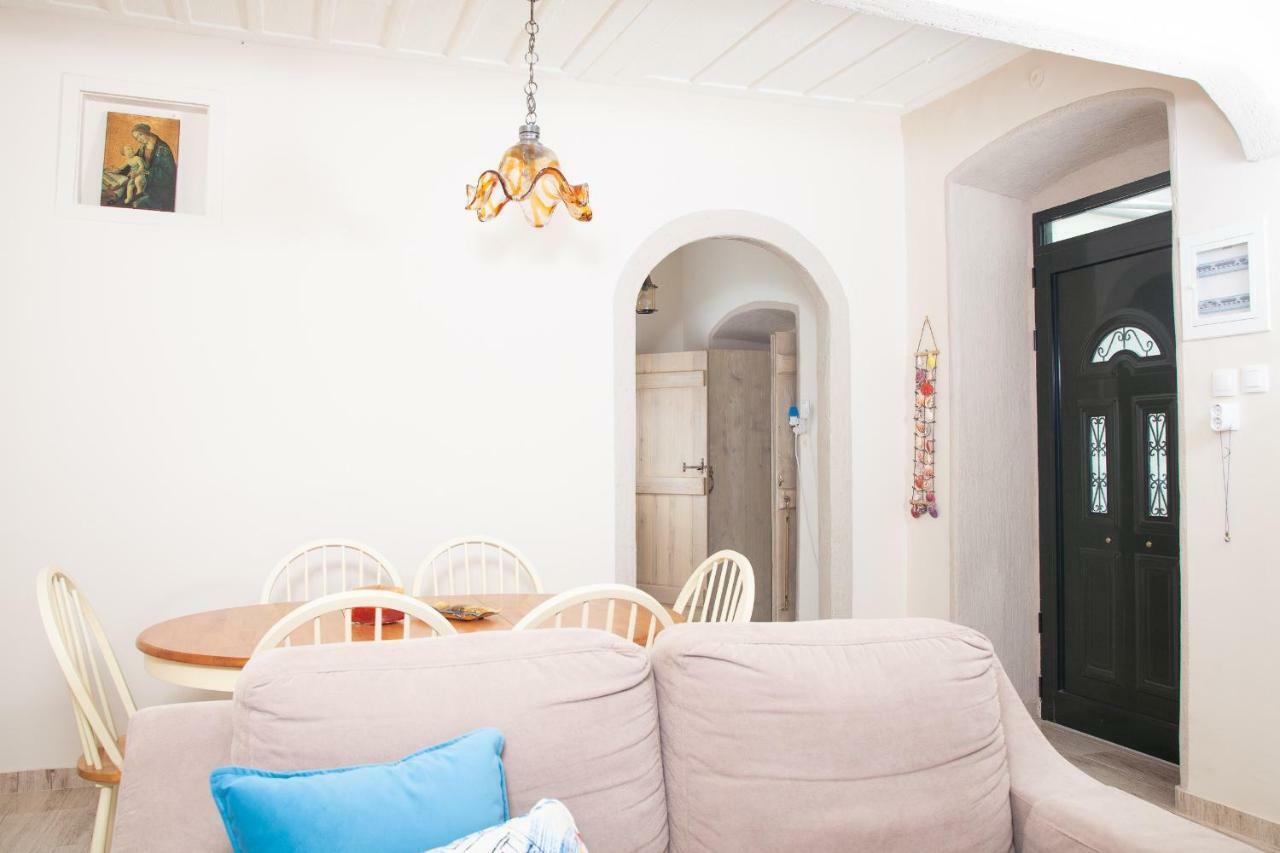 Villa @ Poros Poros Town Luaran gambar