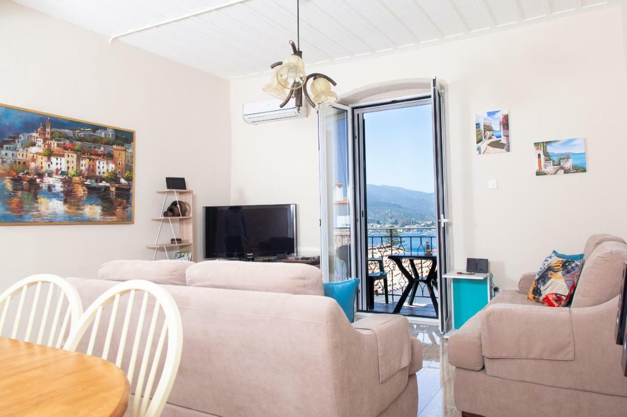Villa @ Poros Poros Town Luaran gambar