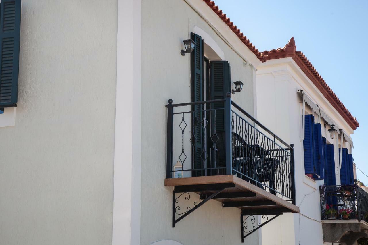 Villa @ Poros Poros Town Luaran gambar