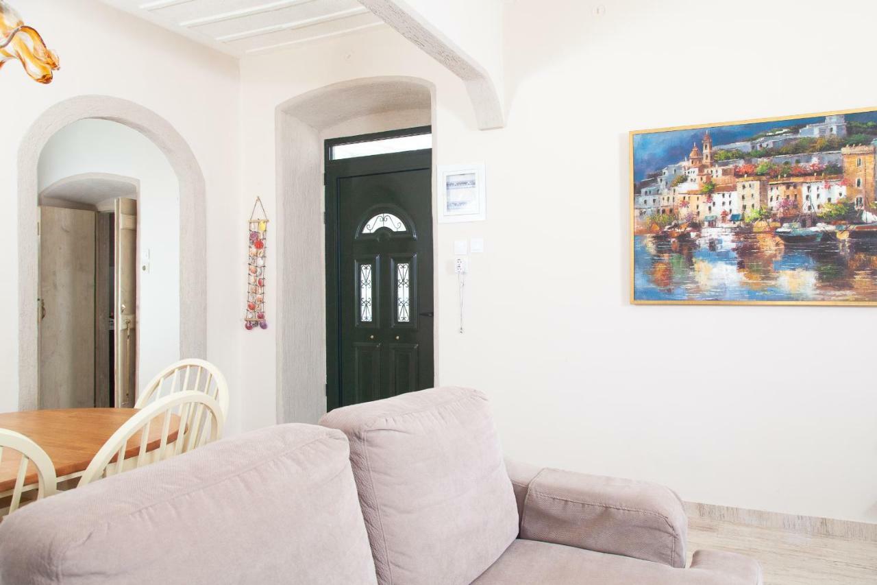 Villa @ Poros Poros Town Luaran gambar
