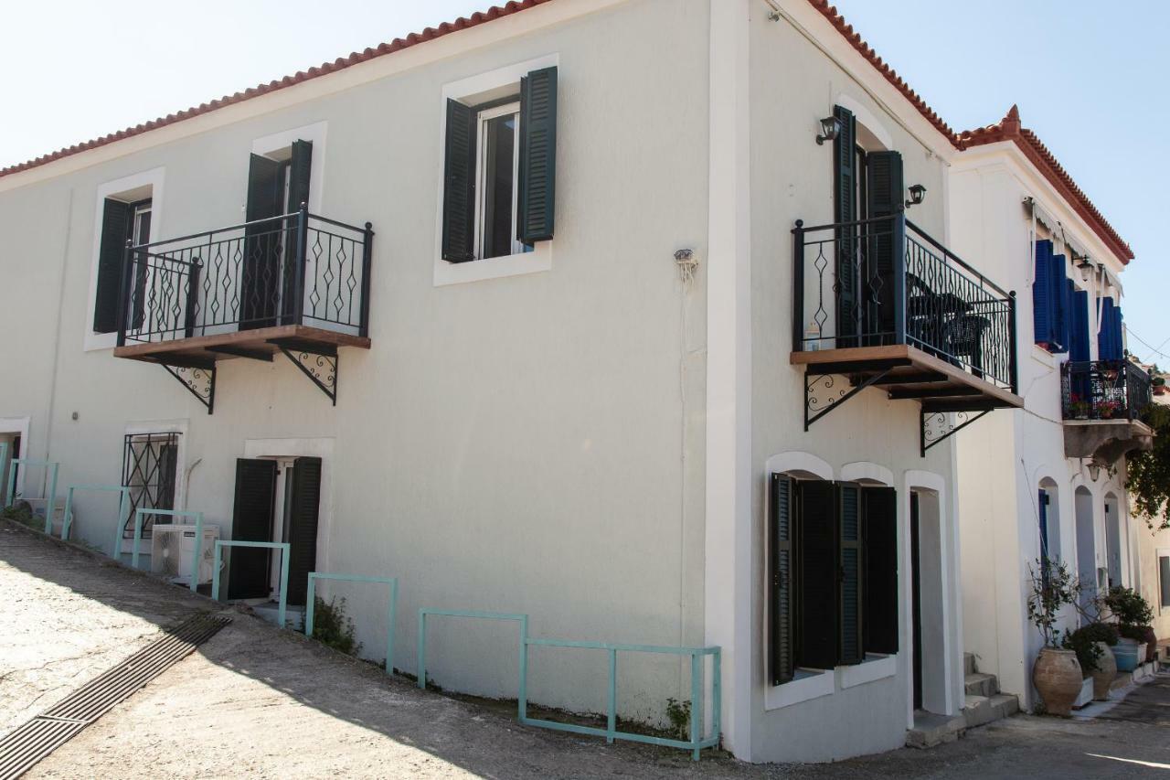 Villa @ Poros Poros Town Luaran gambar